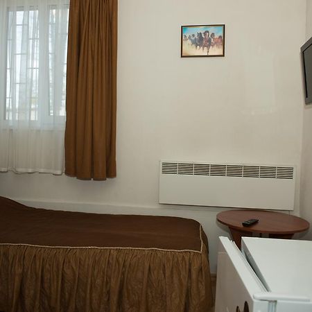 Hotel Acorn Ирпень Экстерьер фото