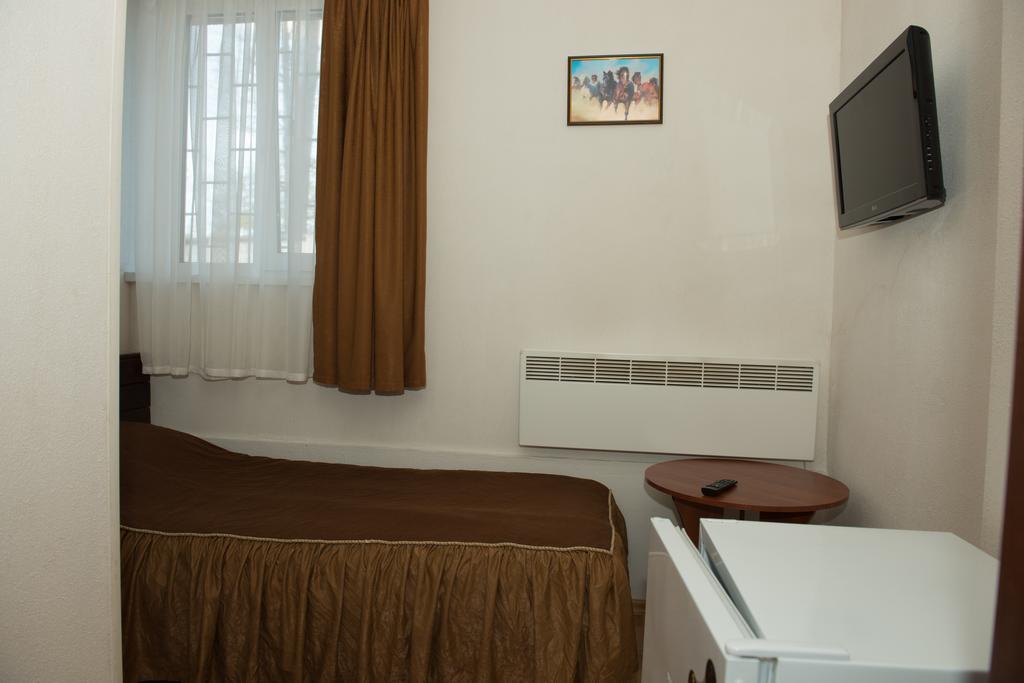 Hotel Acorn Ирпень Экстерьер фото